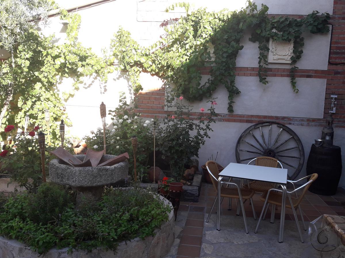 Casa Rural La Casa De Las Manuelas Horcajo de las Torres Dış mekan fotoğraf